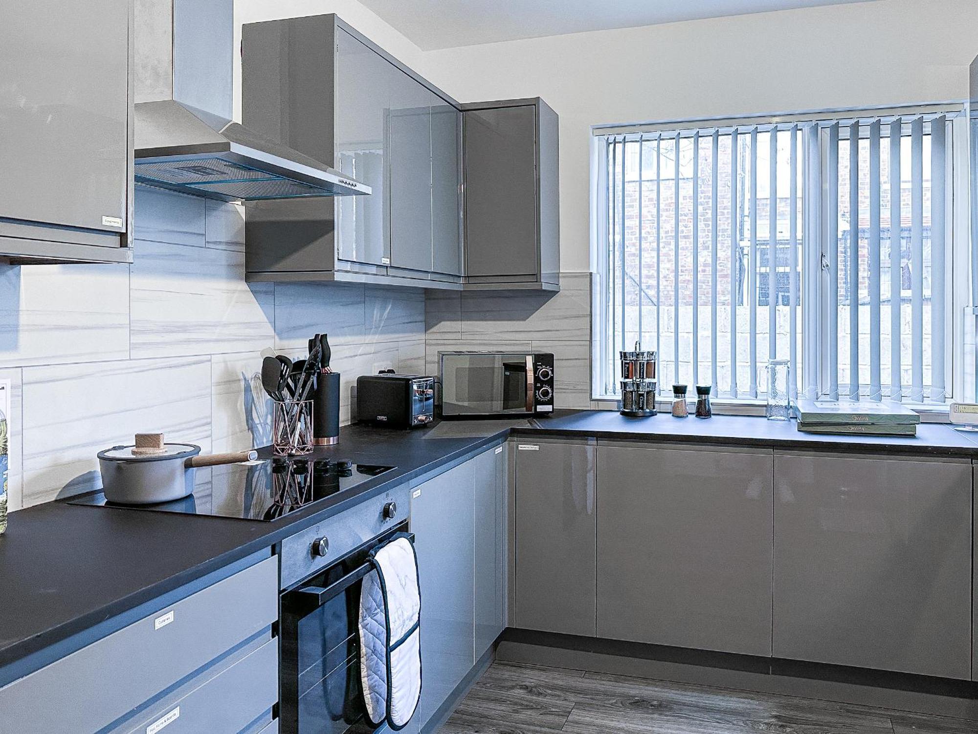 Ashfield Co-Living - Private Room Self-Cater Manchester Extérieur photo